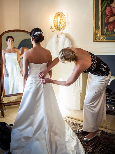 …while Susanne gets help from Marta, the other bridesmaid